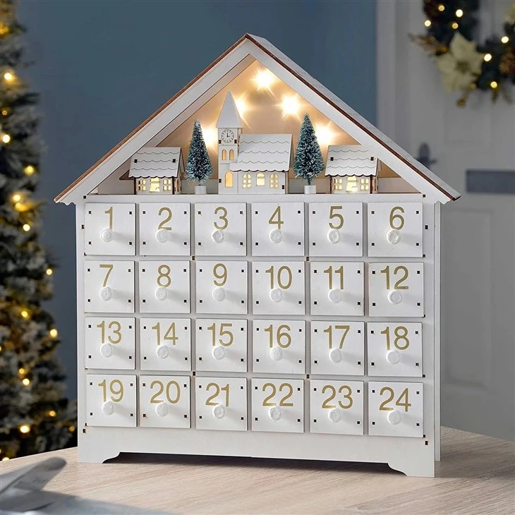 Drevený DIY adventný kalendár