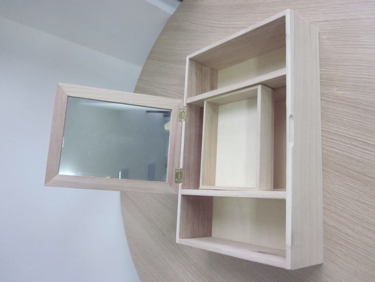 Pevná drevená šperkovnica