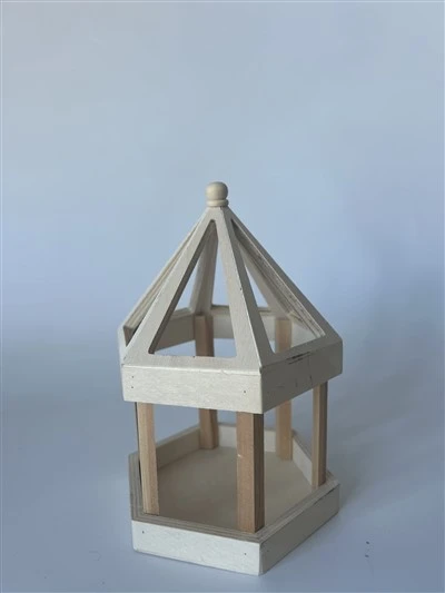 Šesťuholníkový drevený vták